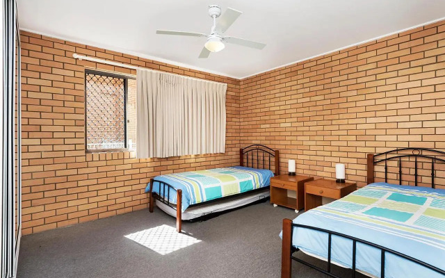 Ground floor air conditioned, fabulous waterviews overlooking Pumicestone Passage