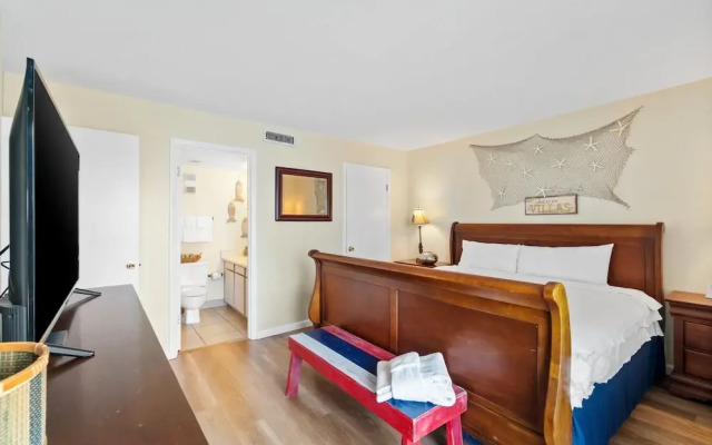 Moonspinner by Book That Condo