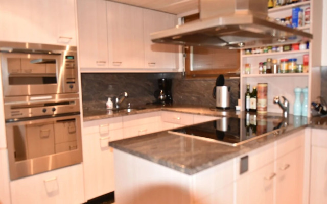 Cozy Apartment in Sarn near Forest