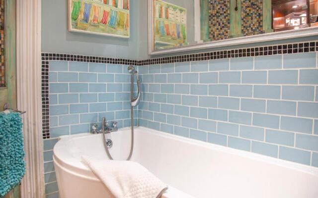 1 Bed LUX garden flat Central Bournemouth Parking