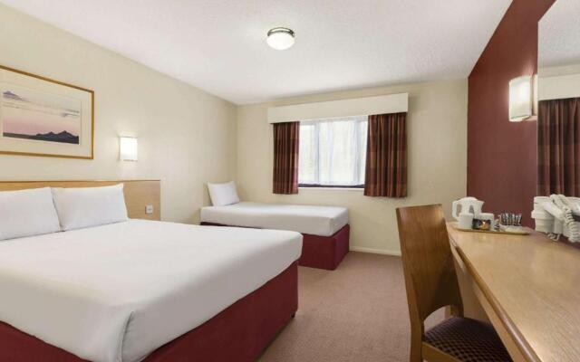 Days Inn By Wyndham Warwick South M40