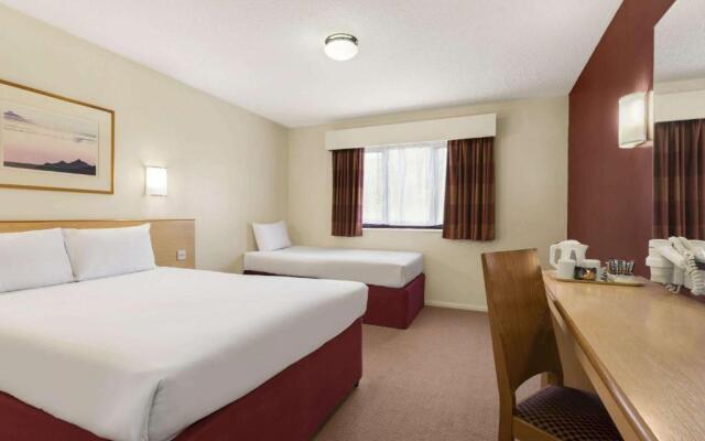 Days Inn by Wyndham Warwick South M40