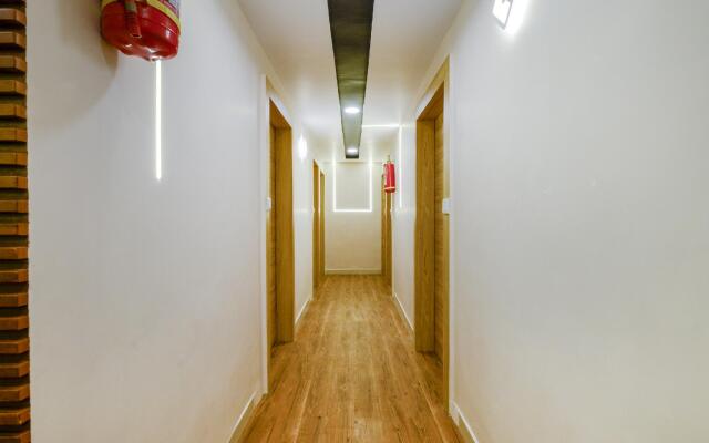 OYO 70998 Hotel Safari Inn