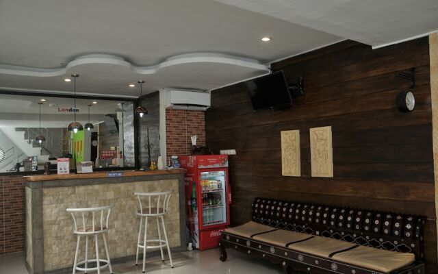 RedDoorz Plus @ Cakranegara