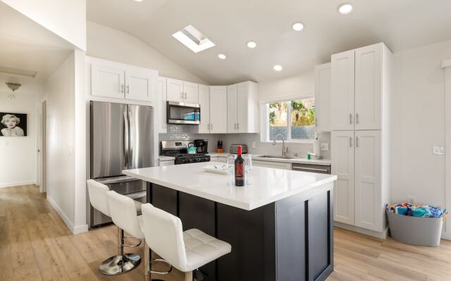 Experience Modern Luxury at Desert Hideaway