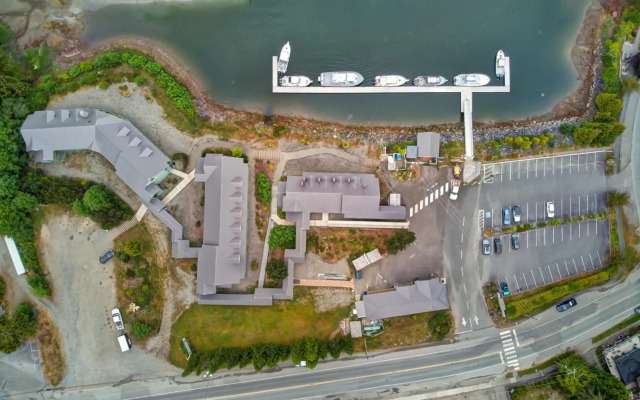 Canadian Princess Lodge & Marina