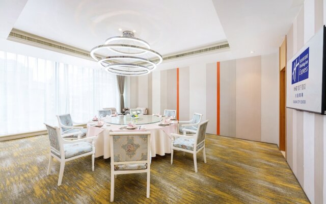 Holiday Inn Express Dalian City Centre, an IHG Hotel