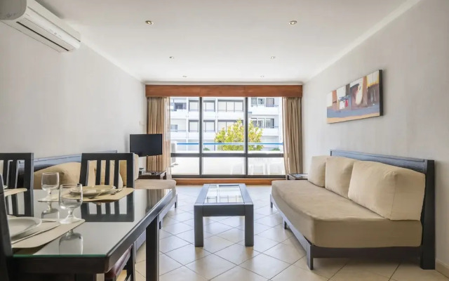 Pé do Lago 1 Bedroom Apartment with Pool