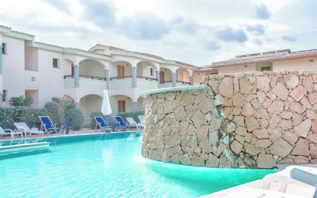 Hotel with swimming pool just 300 mt from the Baia delle Mimose-beach