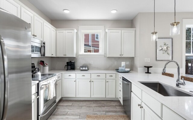 1289 Laurel Grove