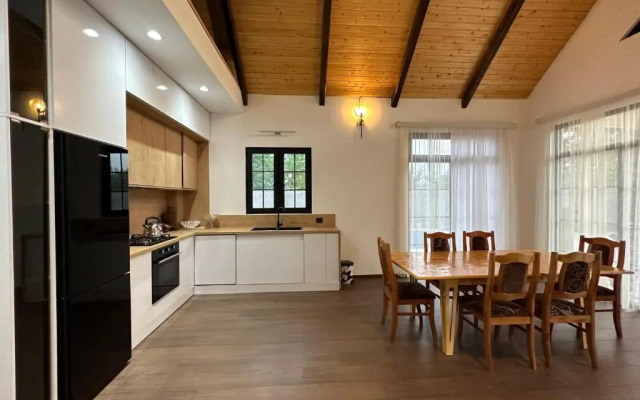 Qafqaz Suite Wood Stack