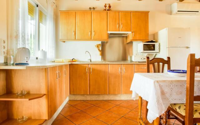 Classy Holiday Home in Guaro With Private Swimming Pool