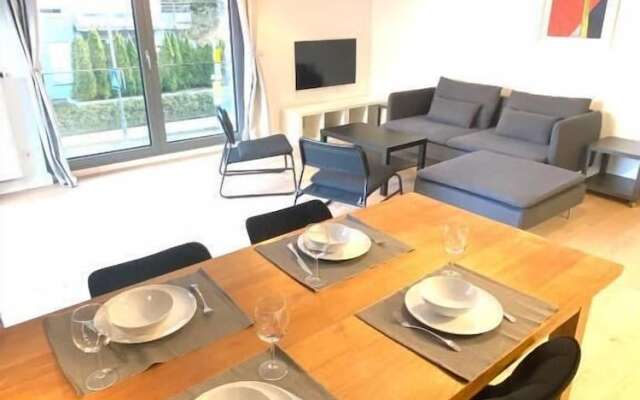 2 Bedrooms Flat in Center with Parking