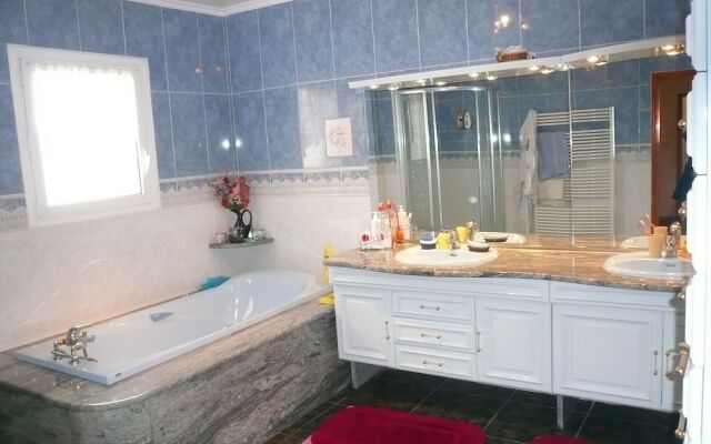 Exquisite Villa in Perpignan With Swimming Pool