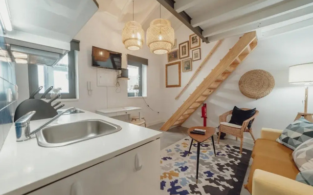Mezzanine Stylish Apartment H by Vacationy