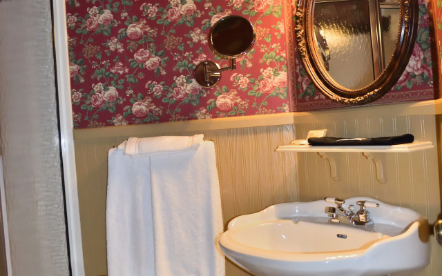 Yelton Manor Bed & Breakfast