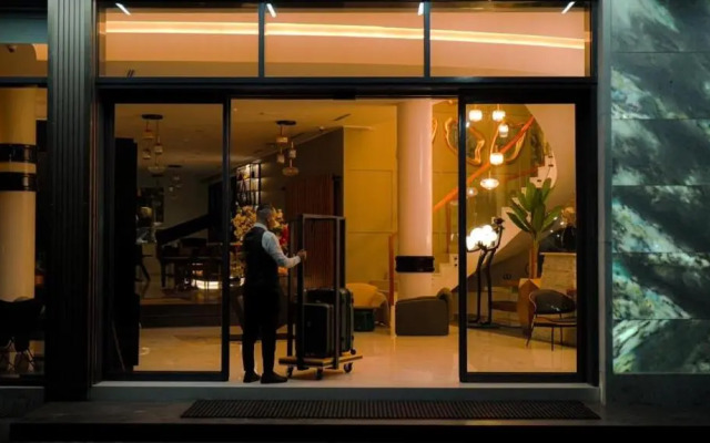 ONYX By Luna Hotel