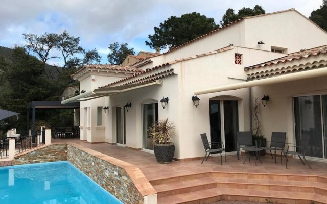 Villa With 5 Bedrooms in Rayol-canadel-sur-mer, With Wonderful Mountai
