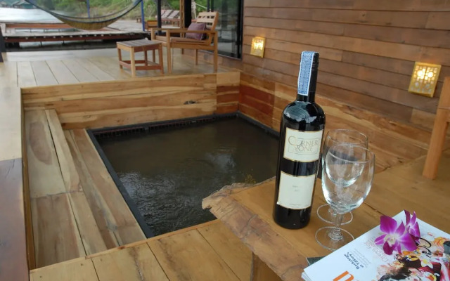Boutique Raft Resort