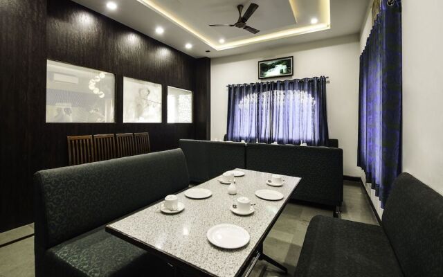 OYO 18262 Hotel White Tulip