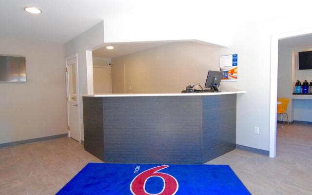 Motel 6 Victoria Airport Saanichton