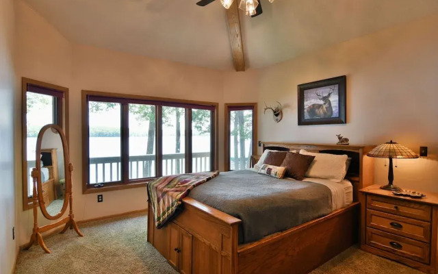 Cheif Lake Lodge 4 Bedroom Home by RedAwning