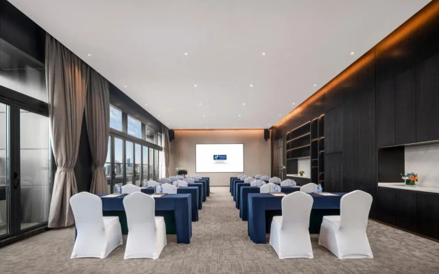 Holiday Inn Express Shenzhen Futian Center by IHG