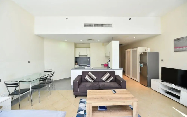 Alia -Bright furnished studio near metro