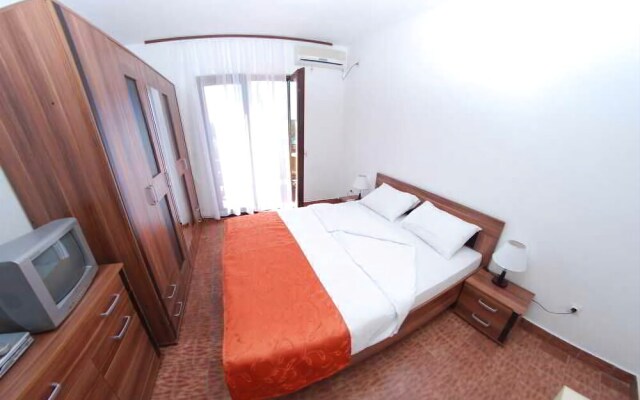 Elena Guest House