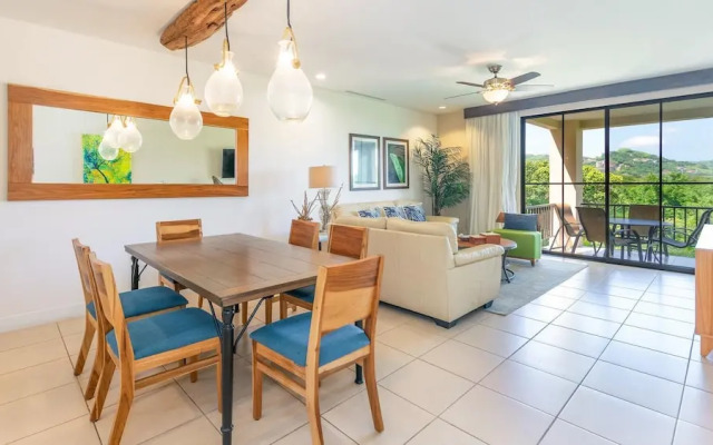 Well-decorated 3rd-floor unit with unique designs and mountainview in Coco