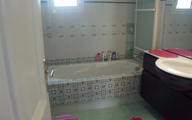 Apartment With one Bedroom in Carqueiranne, With Pool Access, Enclosed