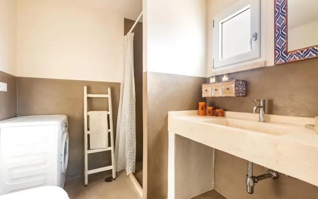 2526 Trullo Limone by Perle di Puglia