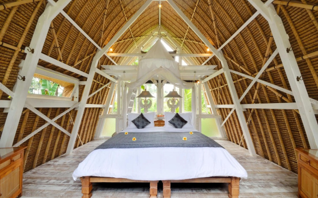 Jendela di Bali Villa — 4-star hotel in Petak