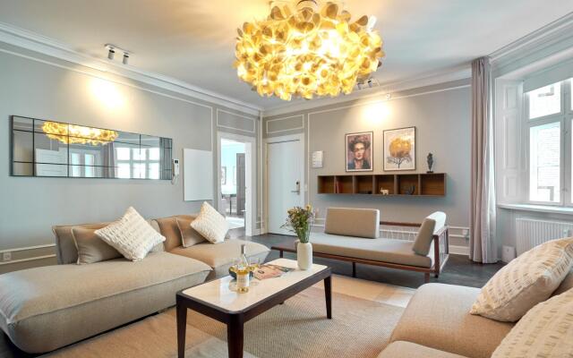 4br, Balcony, Extreme Location and Designer Apt