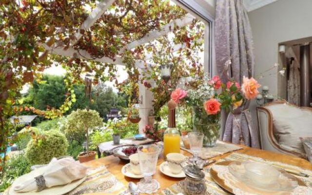 Three Oaks Bed  Breakfast