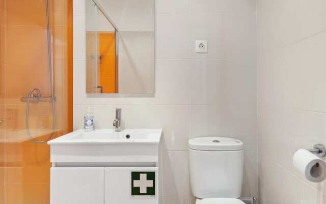 Minimalist 2bdr Apt in Lisbon, Excellent Location