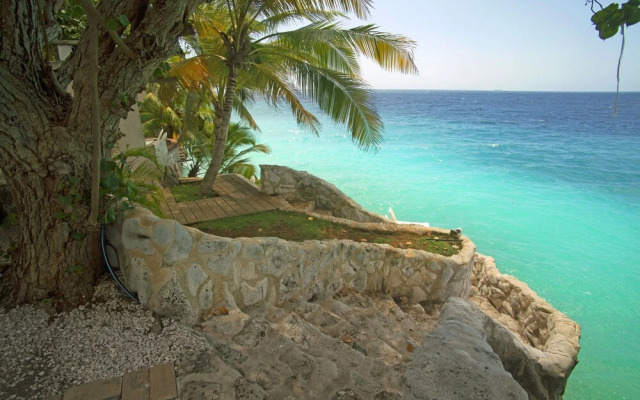 Sun Reef Village on Sea