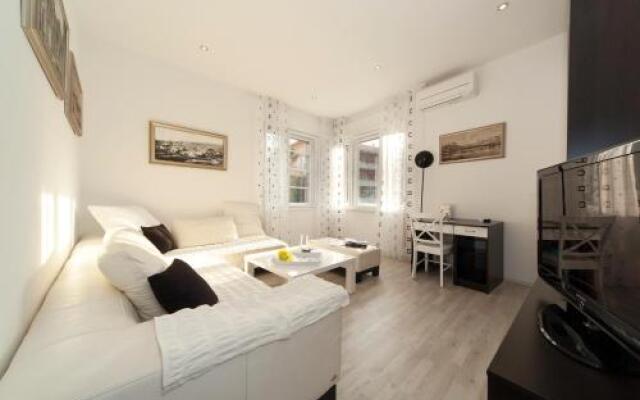 Cella Apartment