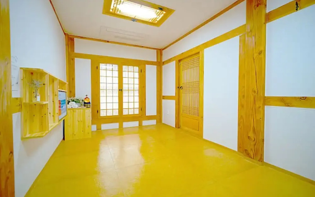 Lee Ga Hanok