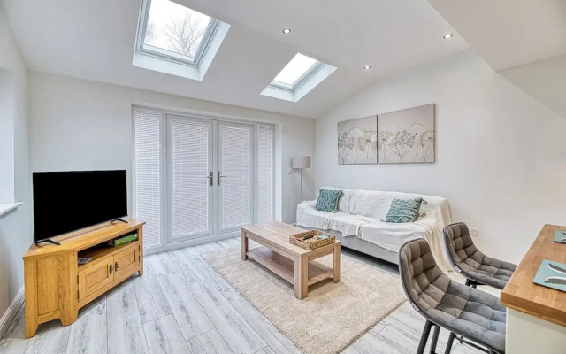 One Bed in Guilden Sutton by Guestz