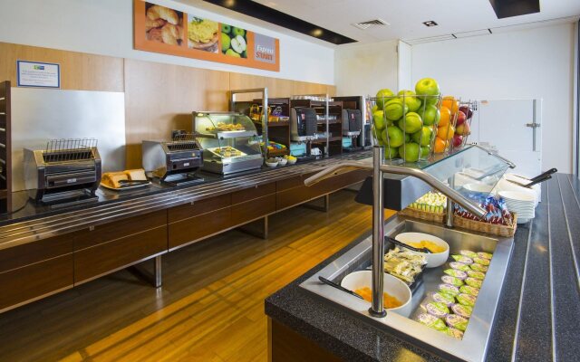 Holiday Inn Express London-Epsom Downs by IHG