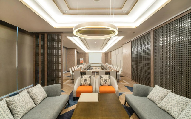 HARRIS Suites Puri Mansion