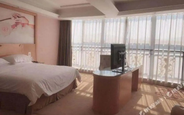 Vienna Hotel Dongguan Song Flower Lake