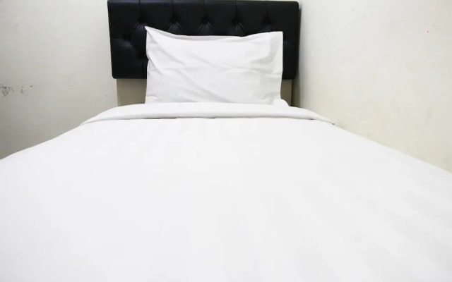 Pool View 2BR Kemang View Apartment By Travelio