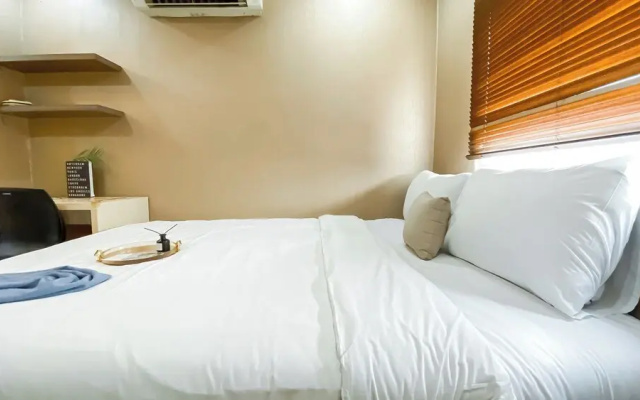 Best Price And Relaxing 1Br At Green Pramuka City Apartment
