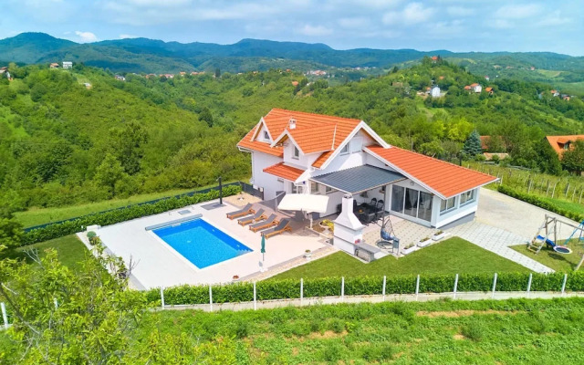 Villa Cerina With Outdoor Swimming Pool