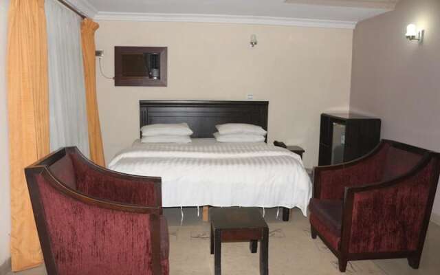 Michelle Suites