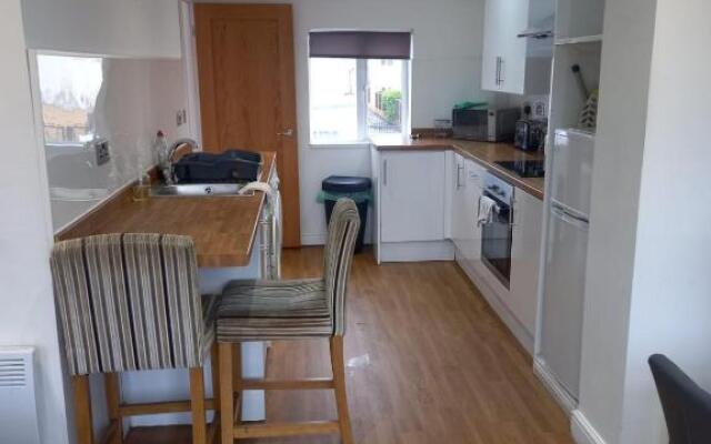 Modern Apartment with Roof Garden Close to City Centre
