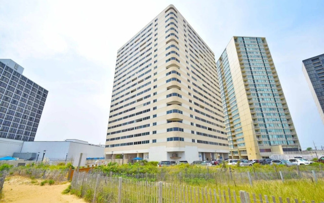 Atlantis 909 2 Bedroom Condo by RedAwning