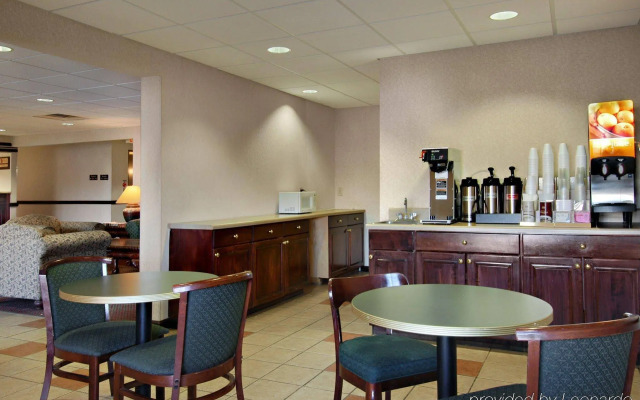 Red Roof Inn Hendersonville